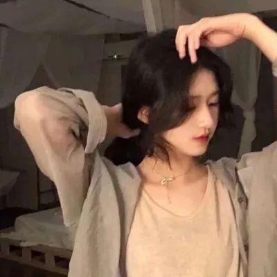 弱比少男闯女校